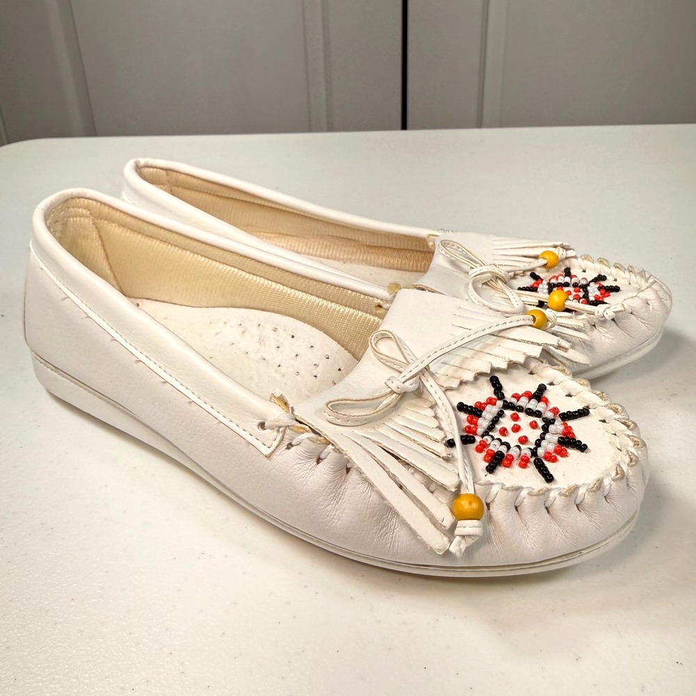 White Leather Beaded Moccasins Loafers Fringe Southwestern Boho Shoes Size 7W